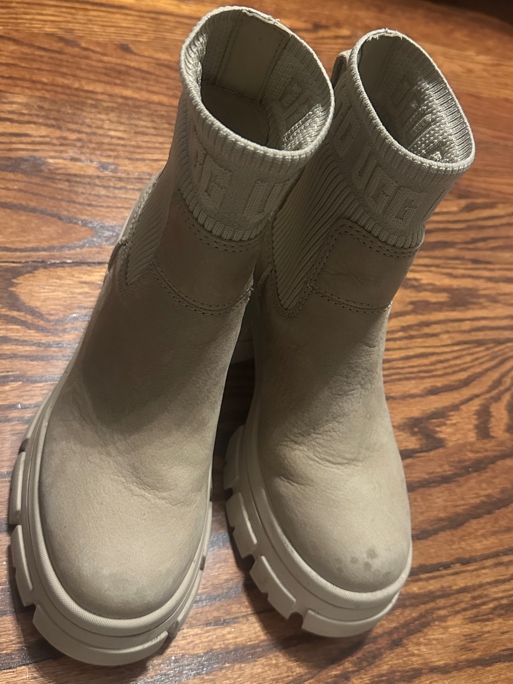 Uggs women Neutral Tan Boot - size uk 5